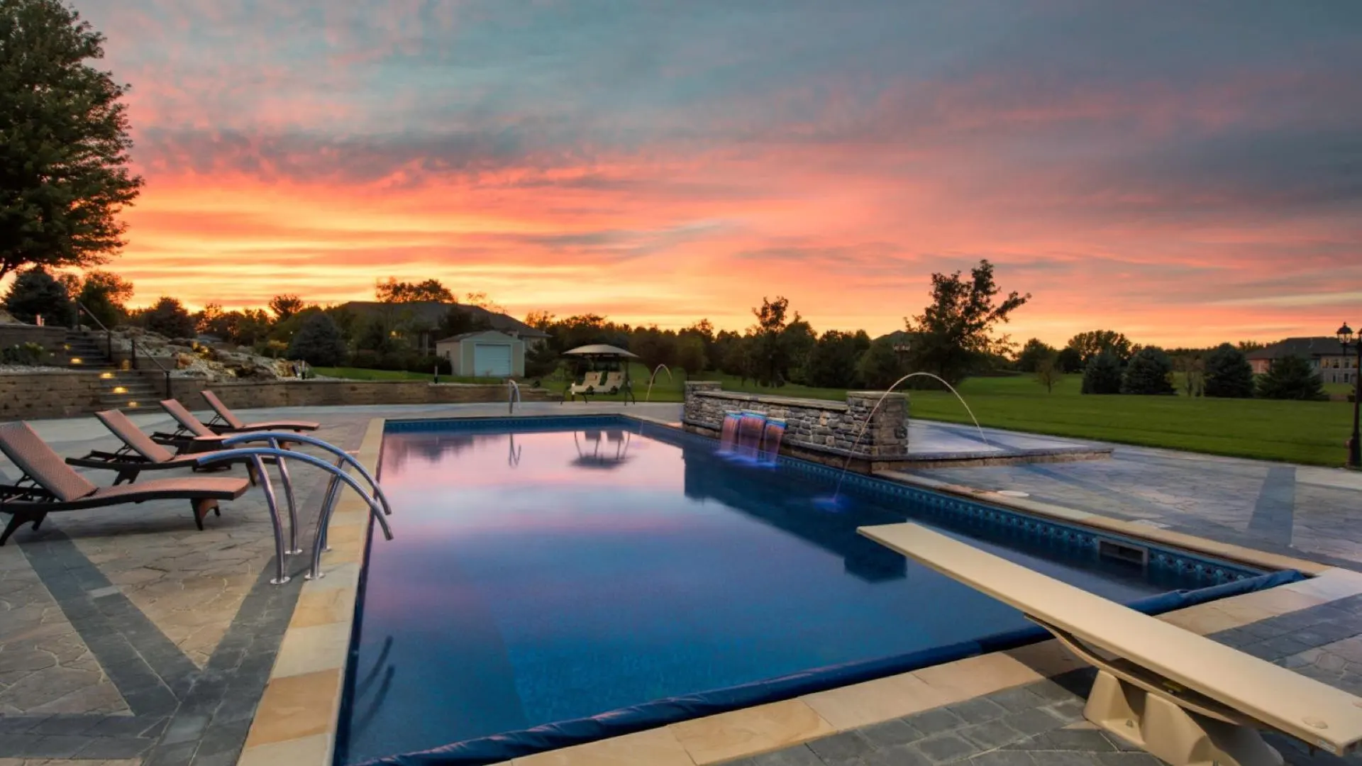 Upgrade Your Swimming Pool With These Must-Have Features